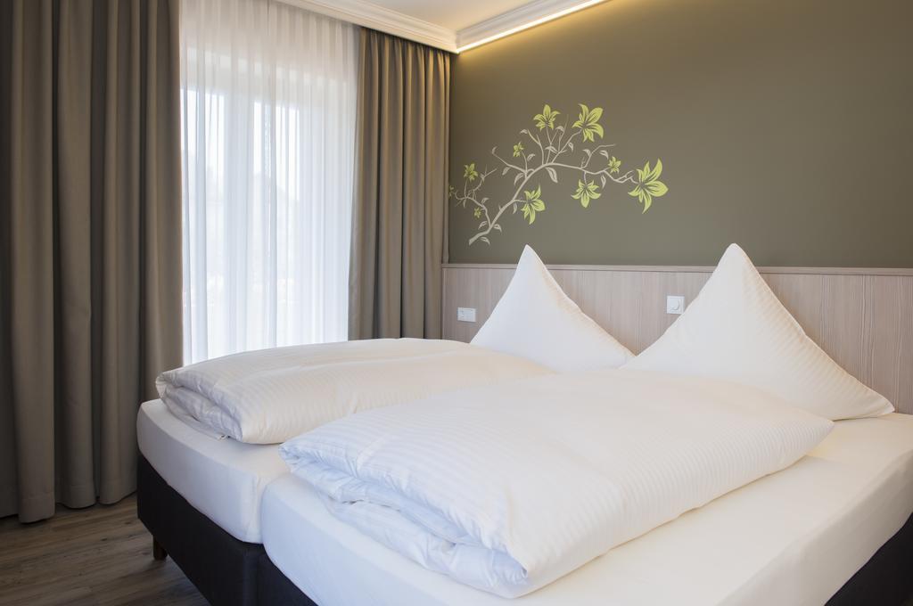 Hotel-Gasthof Huber Ebersberg Eksteriør bilde